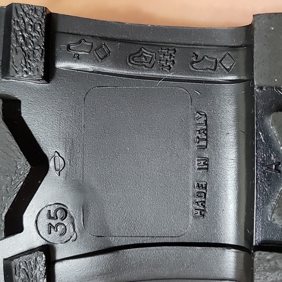 Burberry rain boots - Picture 5 of 7